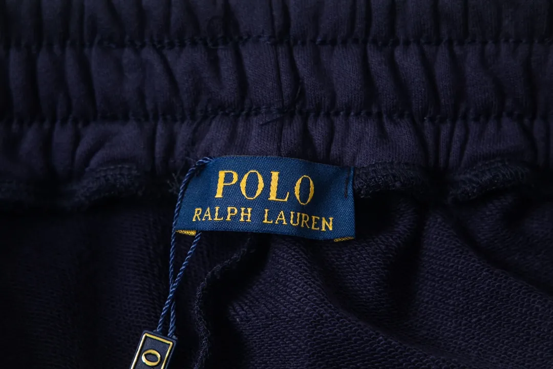 P140 Model No. 836 Ralph Lauren/Ralph Lauren Basic pony embroidered logo shorts for men and women. Pure cotton fabric. Easier to wear, more comfortable and less bulky than ordinary fabrics. Customized thread weaving and dyeing. Classic pony embroidery logo. Collar cross-threading details. Three-needle and five-thread workmanship throughout the body. Complete accessories. How to wear any trendy style. Easy to control. Match at will. Full of design, simple and must-have style! Color: Black White Navy Gray Size: S-XL